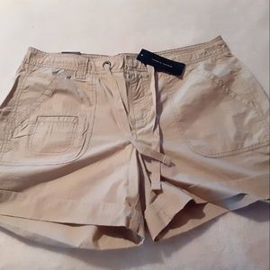 Tommy Hilfiger low rise khaki shorts light beige